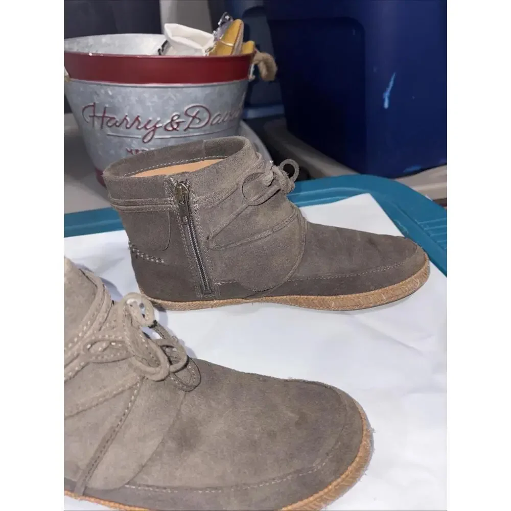 *Ugg Women's Reid‎ Moccasin Lace Up Suede Leather Booties Size 8 Olive Green